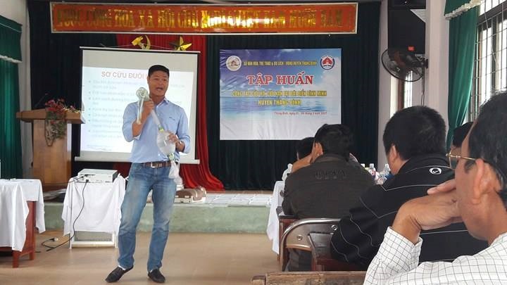 Tập huấn công tác cứu hộ, cứu nạn tại bãi tắm Bình Minh, huyện Thăng Bình