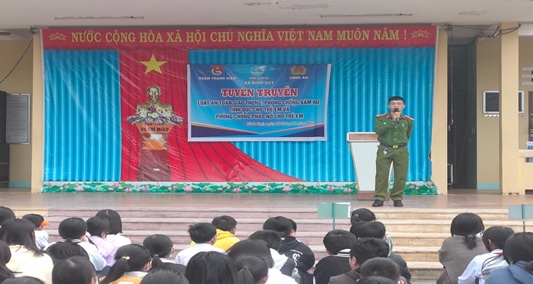 Bình Quý, Bình Minh: Tuyên truyền kiến thức pháp luật trong  trường học