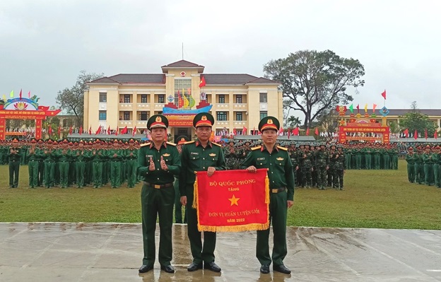 Chủ tịch UBND huyện Võ Văn Hùng dự Lễ ra quân huấn luyện tại Trung đoàn 143 - Sư đoàn 315 (QK 5)