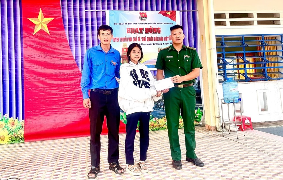 Đồn Biên phòng Bình Minh đã nhận đỡ đầu 5 trường hợp học sinh có hoàn cảnh khó khăn