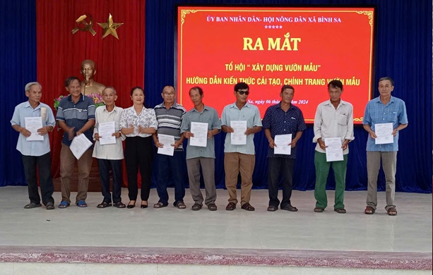 Bình Sa ra mắt mô hình tổ hội “Xây dựng vườn mẫu”