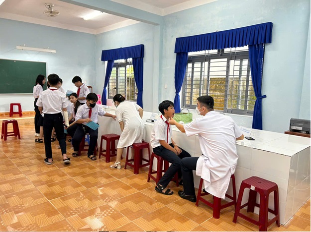 Trường THCS Lê Quý Đôn khám sức khỏe cho học sinh
